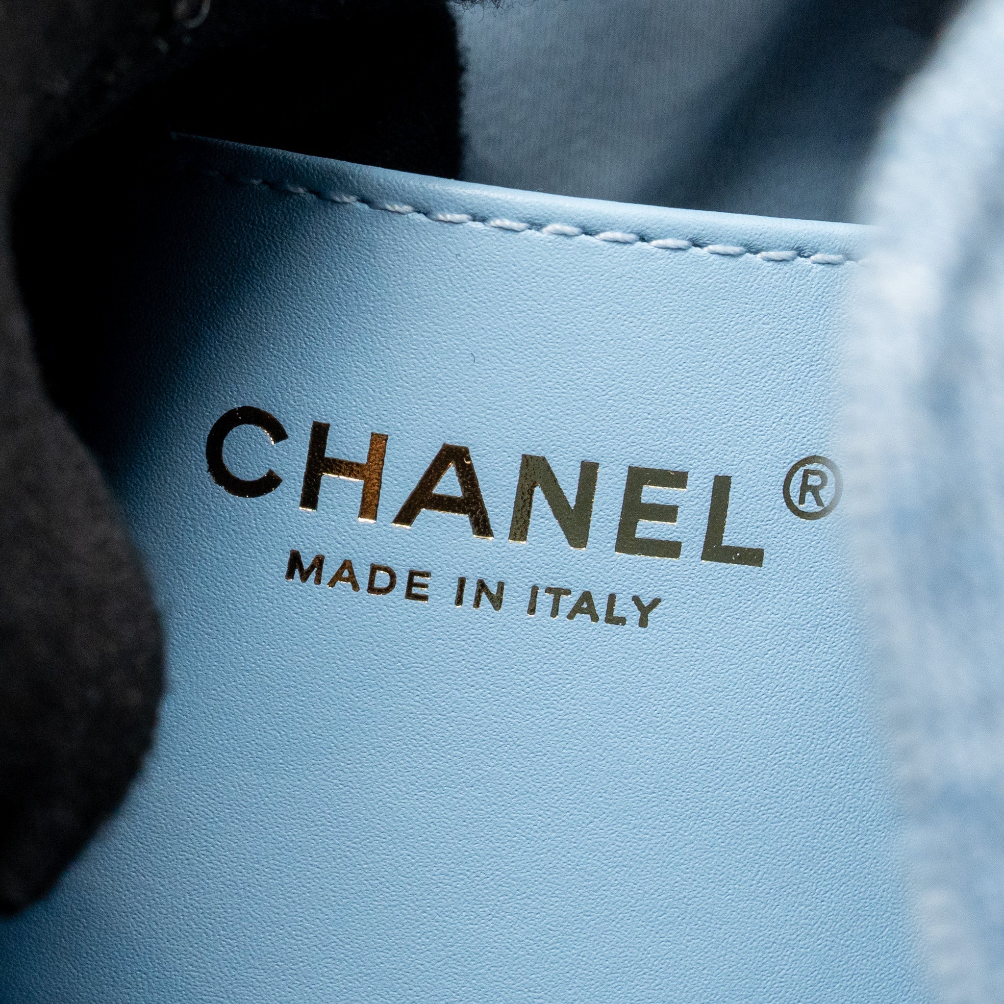 CHANEL 25 MEDIUM HANDBAG WASHED DENIM BLUE GHW (MICROCHIP) - Image 15