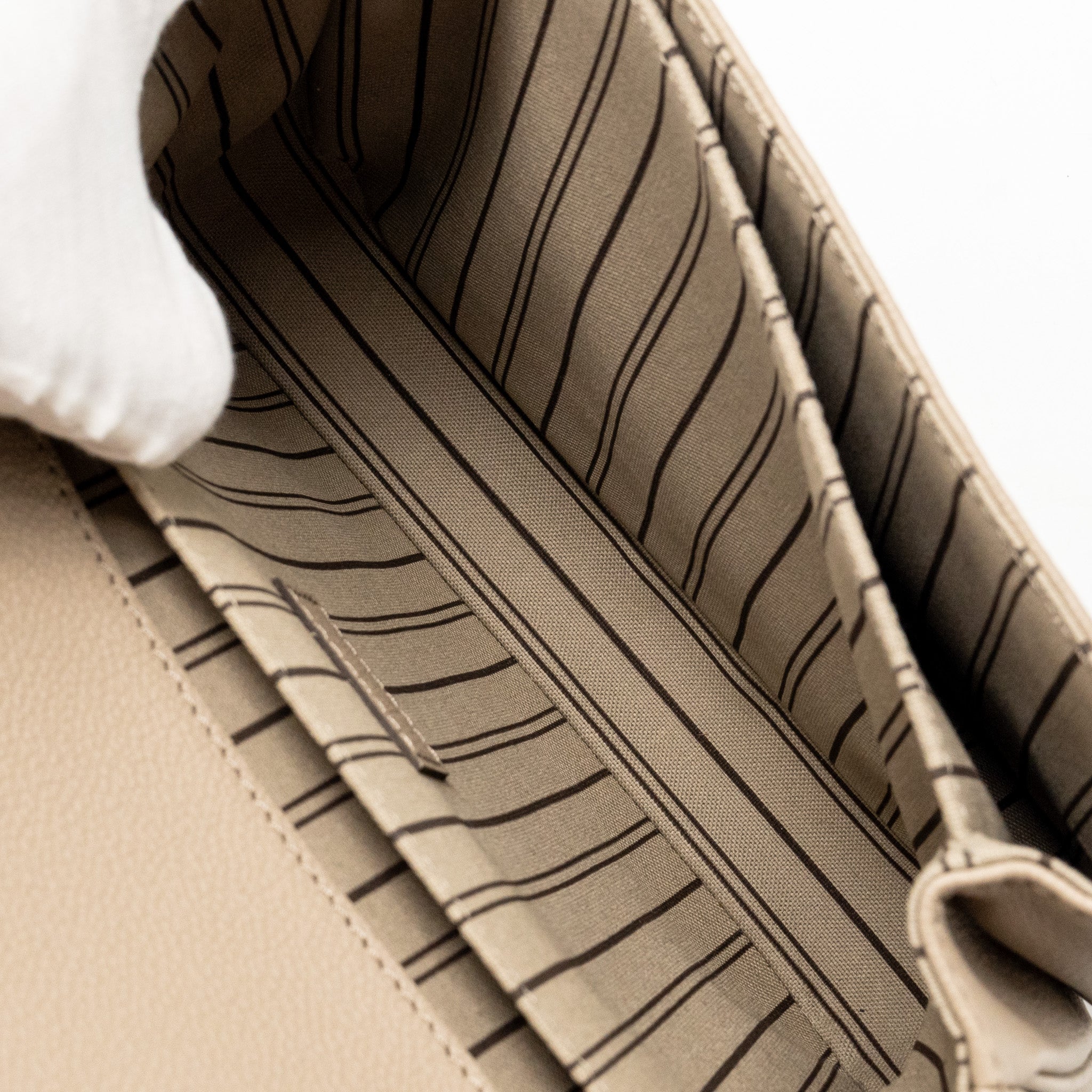 LOUIS VUITTON POCHETTE METIS MONOGRAM EMPREINTE TOURTERELLE GHW - Image 16