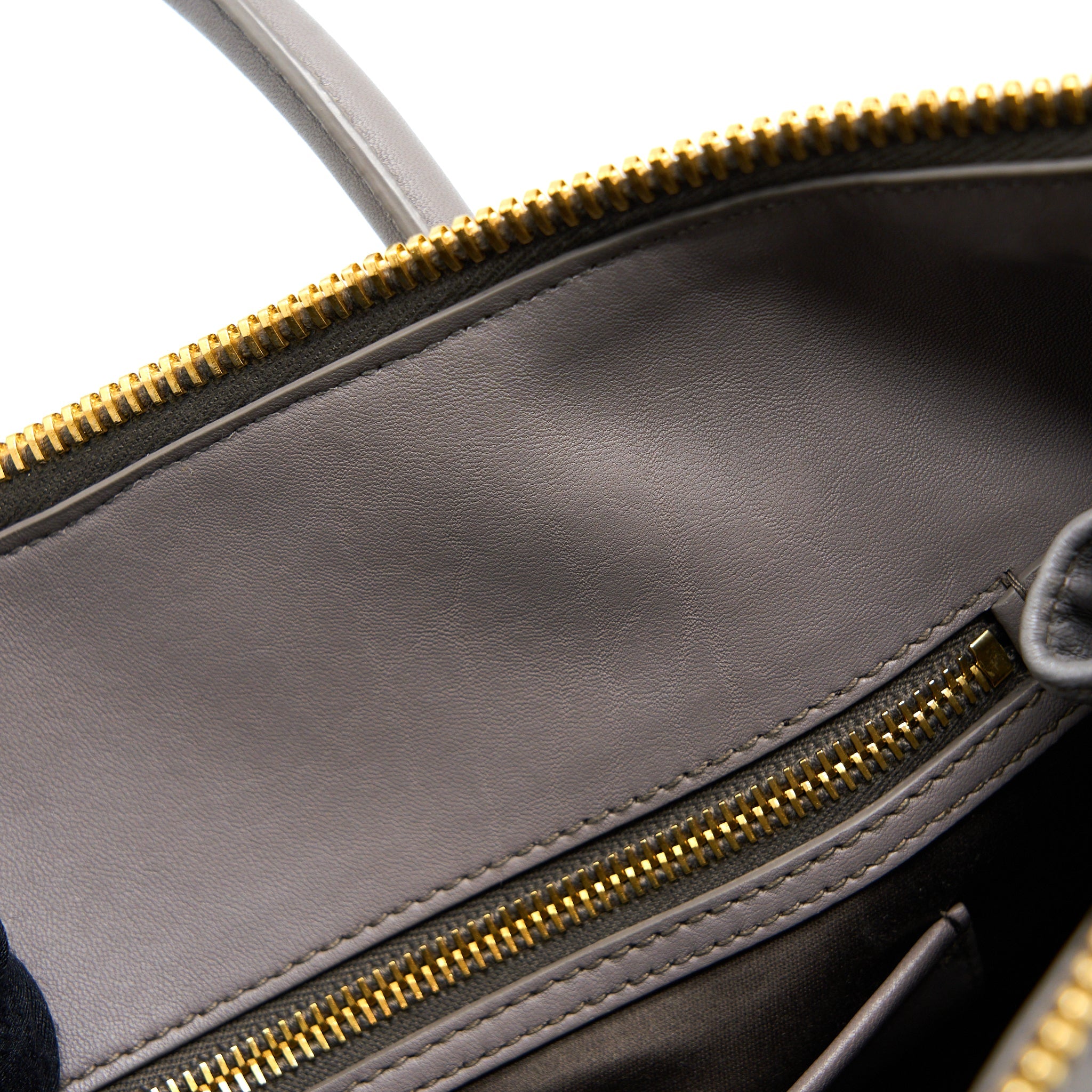 MIUMIU MATELASSE TOTE BAG LAMBSKIN ARGILLA GHW - Image 12