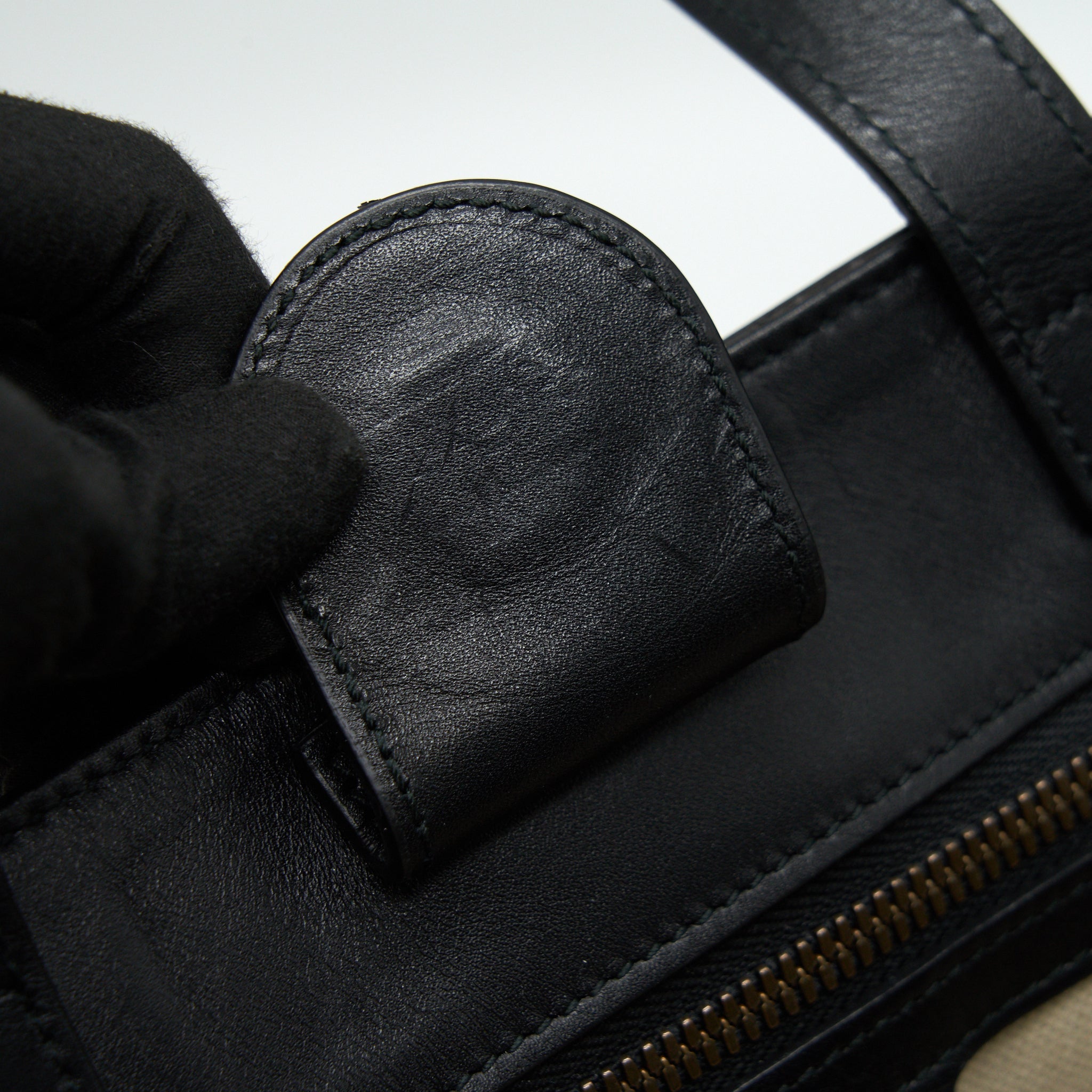 GUCCI SUPREME CANVAS WITH BEE TOTE BAG - Image 11