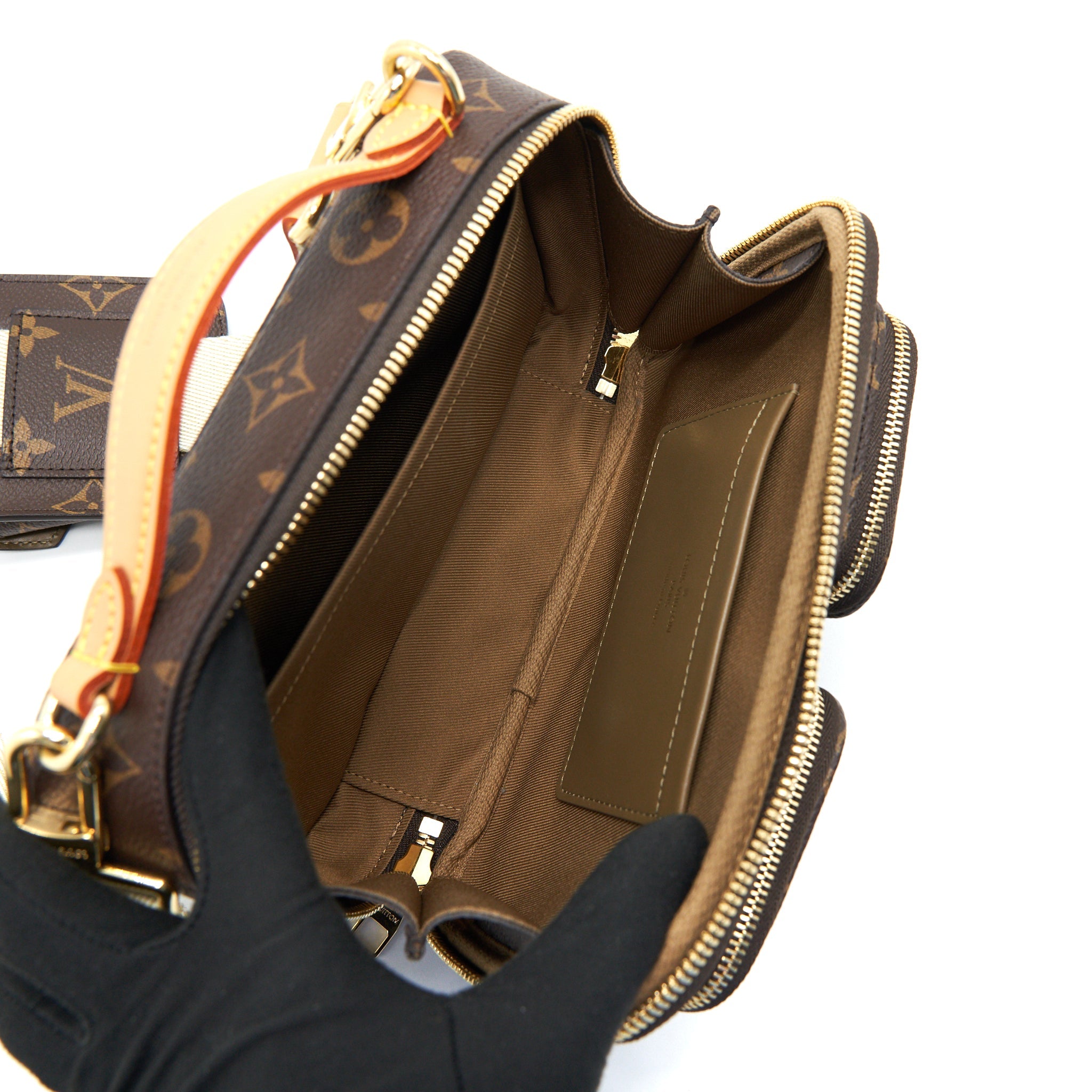 LOUIS VUITTON UTILITY CROSSBODY BAG MONOGRAM CANVAS - Image 8