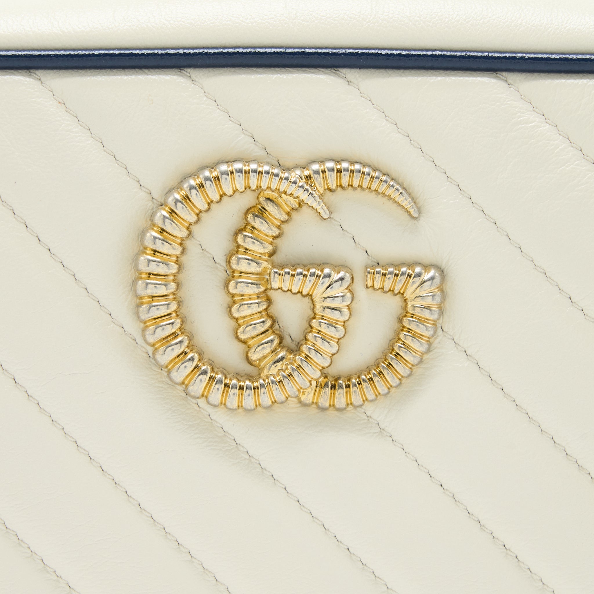 GUCCI MARMONT CAMERA BAG CALFSKIN WHITE GHW - Image 6