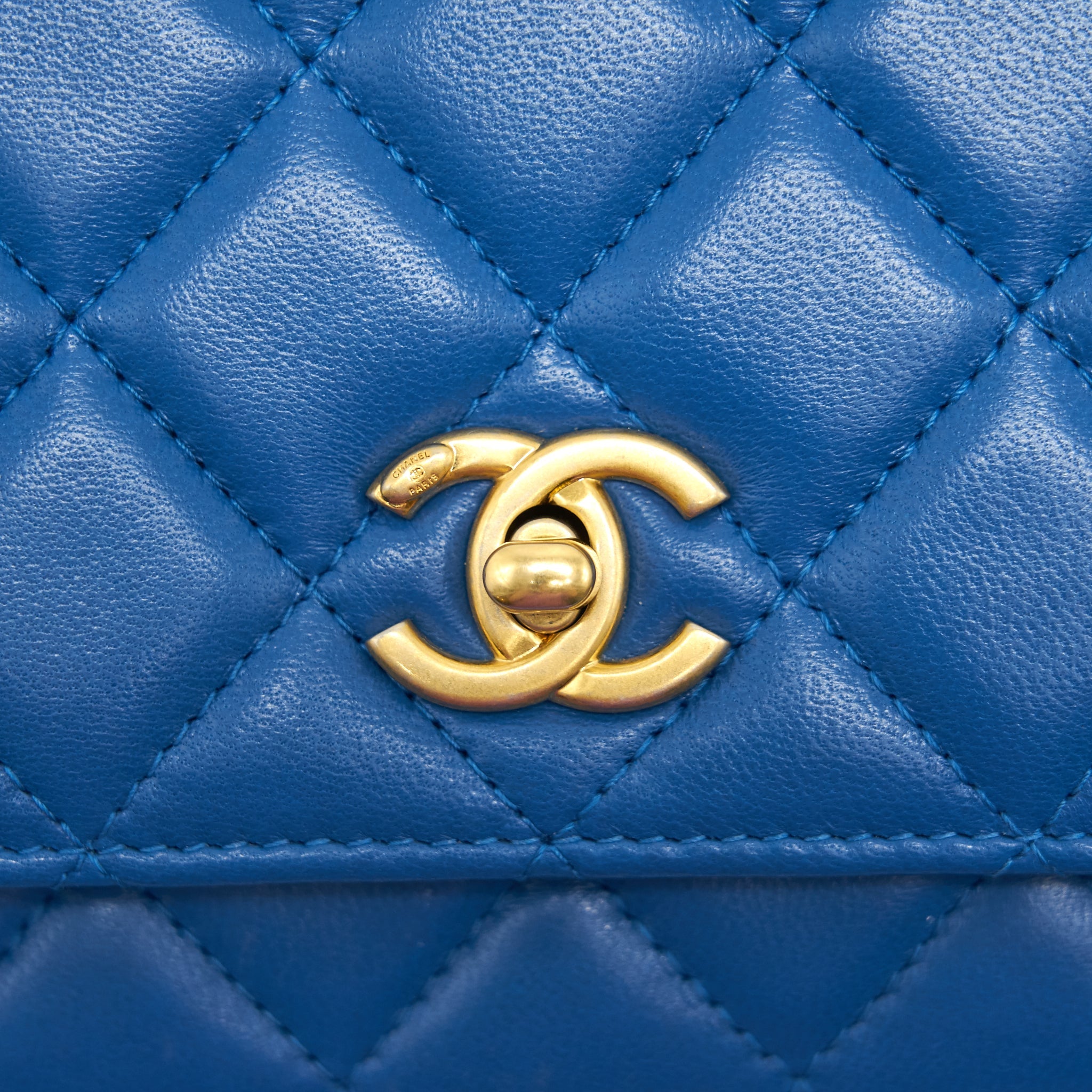CHANEL LAMBSKIN QUILTED CC PEARL CRUSH WALLET ON CHAIN BLUE WITH GHW - Image 8