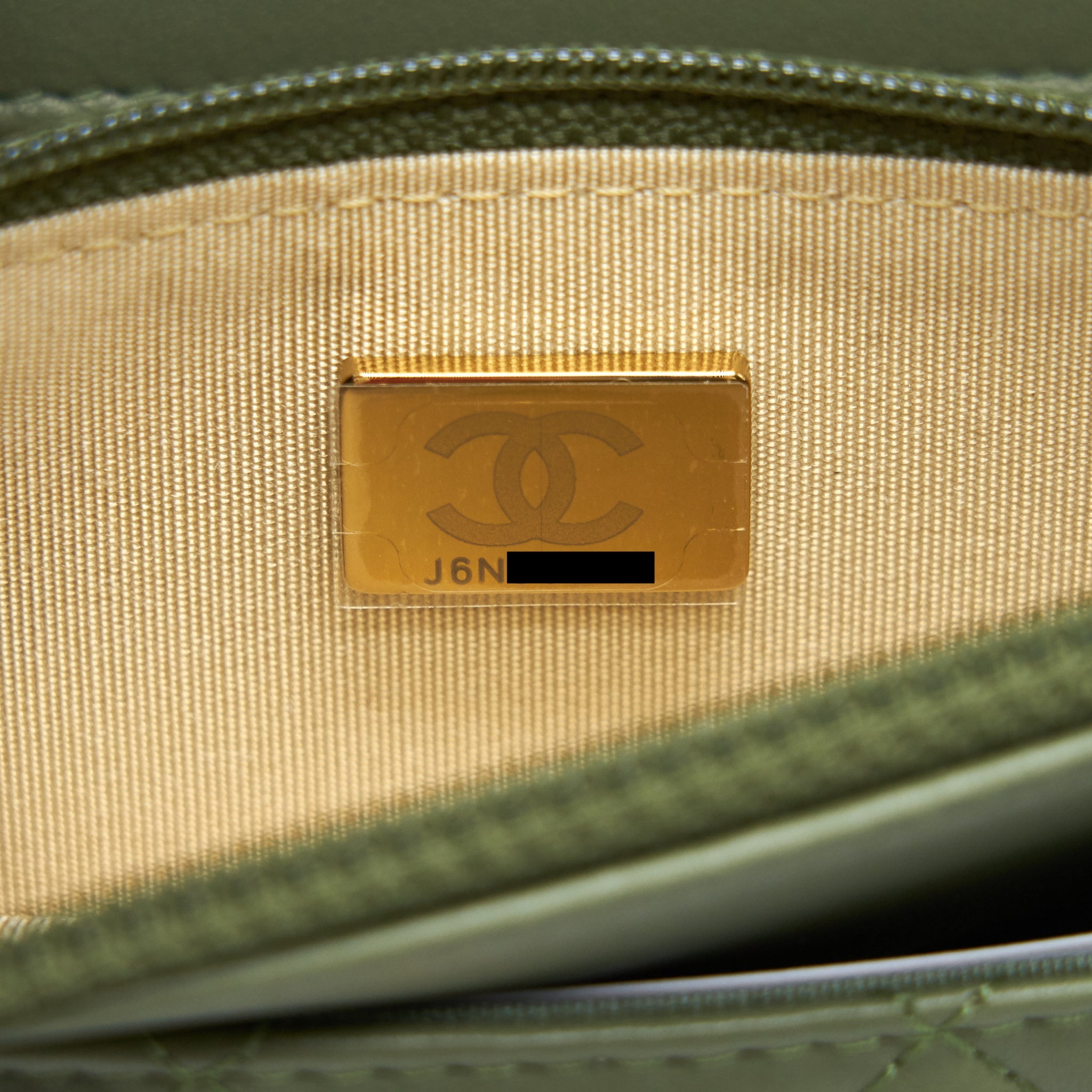 CHANEL 21B GREEN GHW PEARL CRUSH WALLET ON CHAIN - Image 12