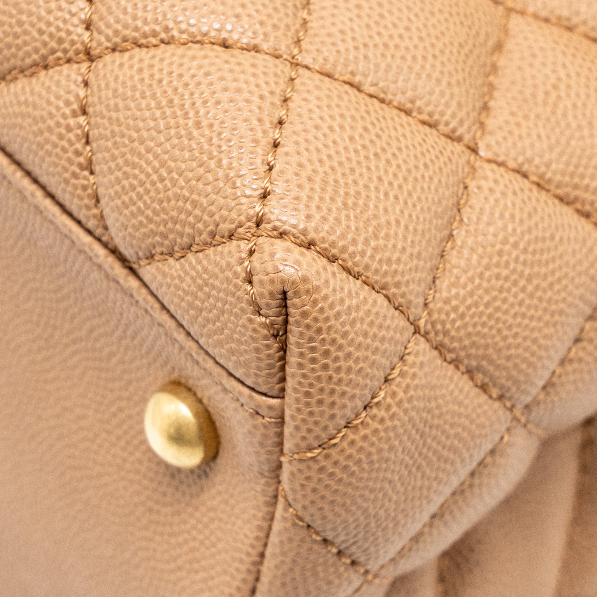CHANEL LARGE COCO HANDLE WITH LIZARD HANDLE CAVIAR BEIGE GHW - Image 9