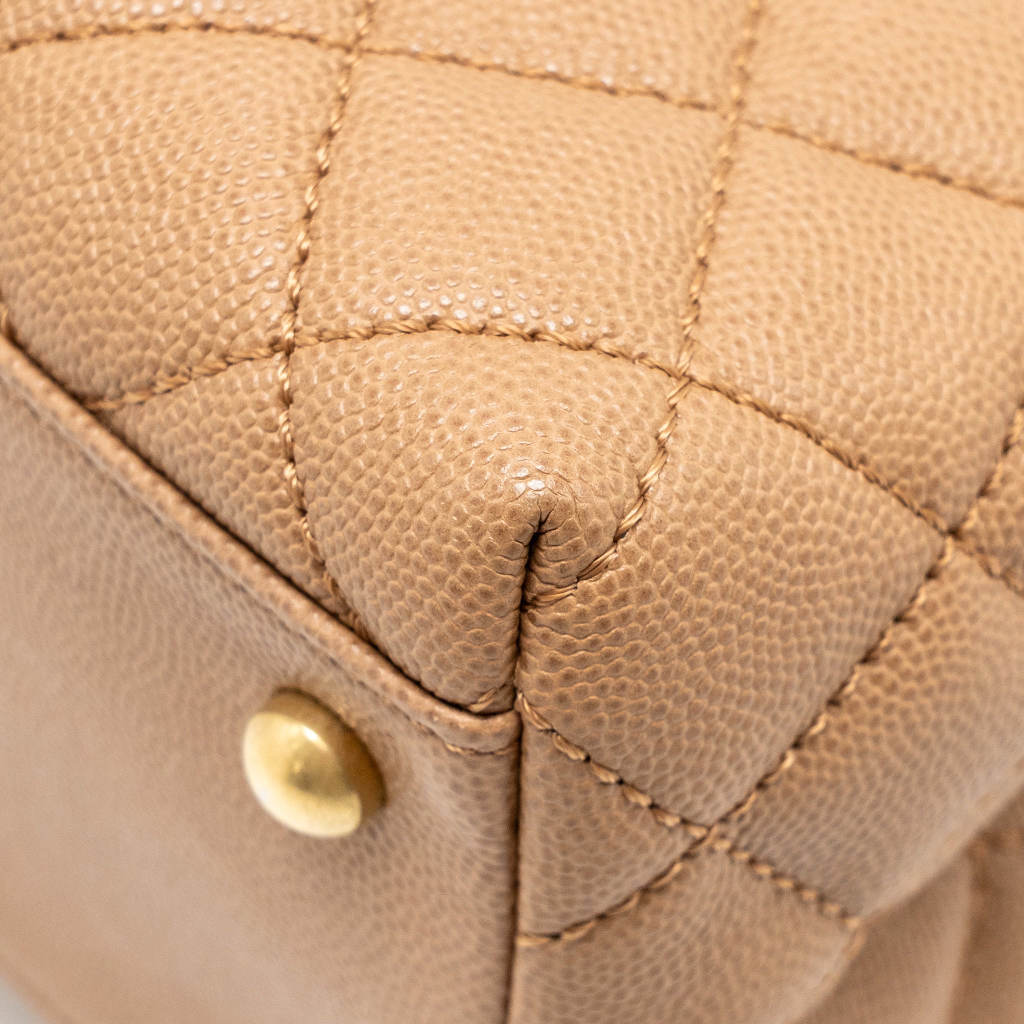 CHANEL LARGE COCO HANDLE WITH LIZARD HANDLE CAVIAR BEIGE GHW - Image 11