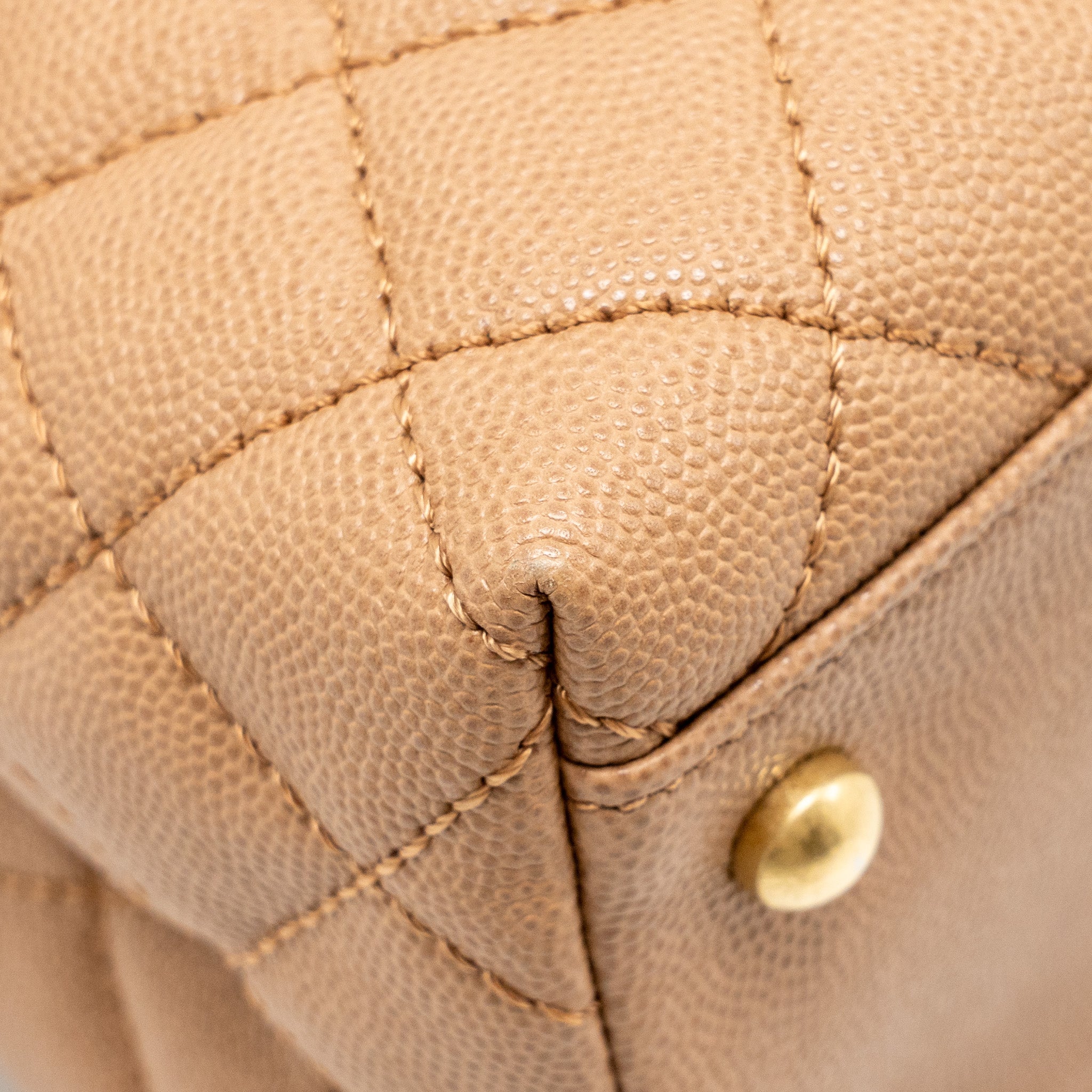 CHANEL LARGE COCO HANDLE WITH LIZARD HANDLE CAVIAR BEIGE GHW - Image 10