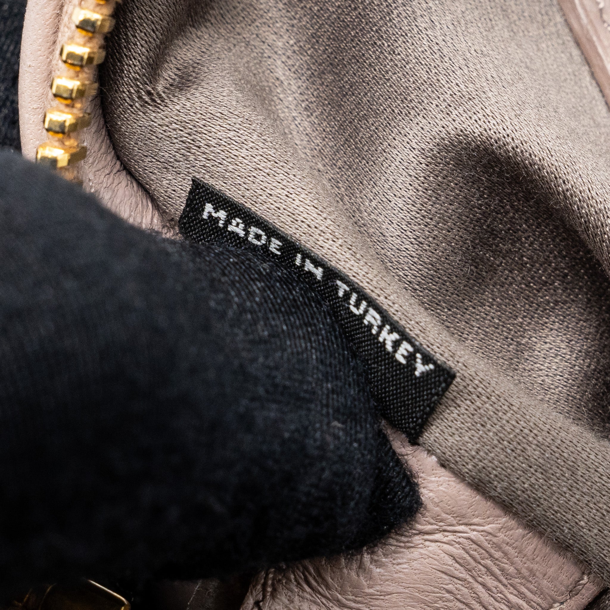MIU MIU CAMERA CROSSBODY BAG NAPPA DUSTY PINK GHW - Image 11