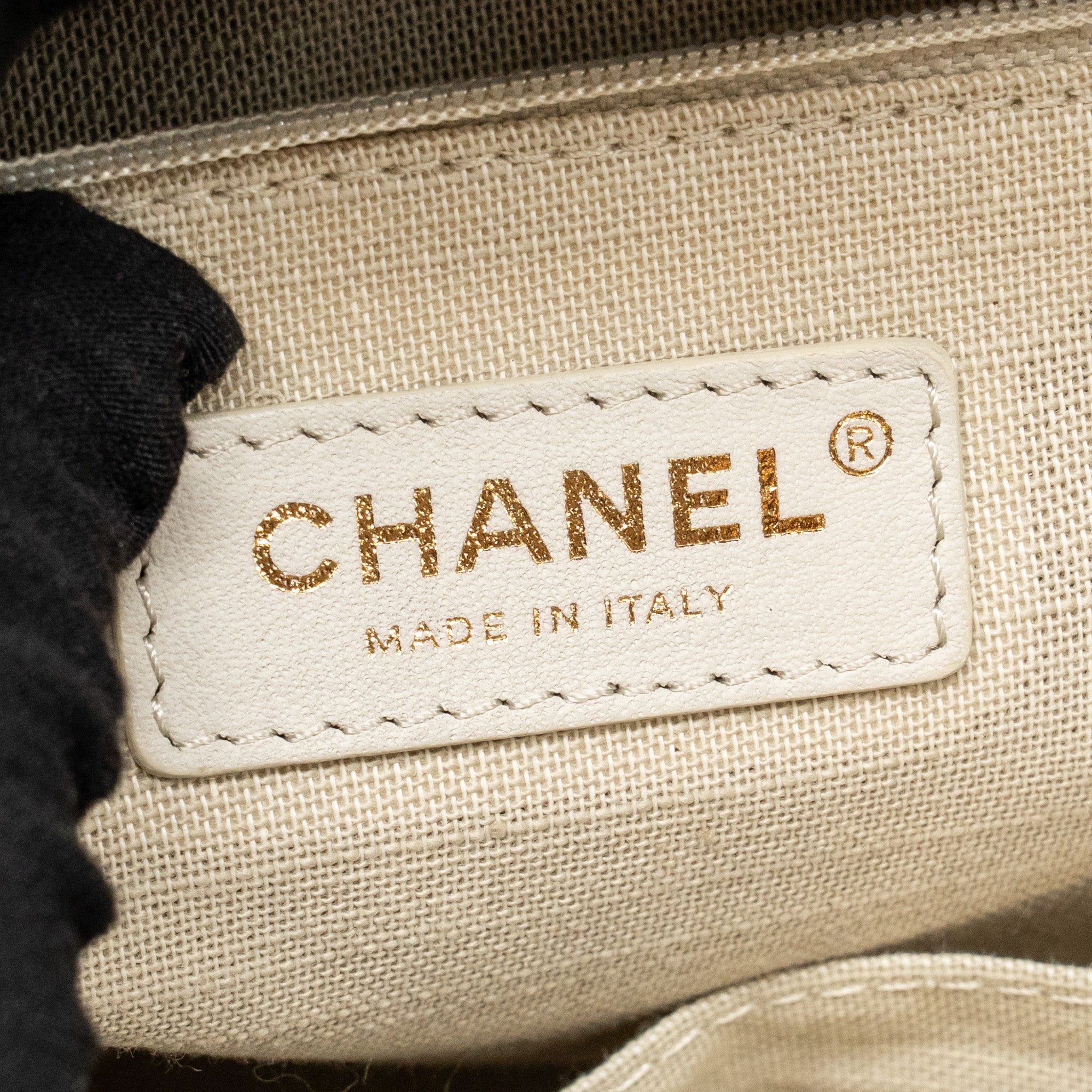 CHANEL DEAUVILLE TOTE BAG CANVAS/CALFSKIN BLACK LGHW (MICROCHIP) - Image 16