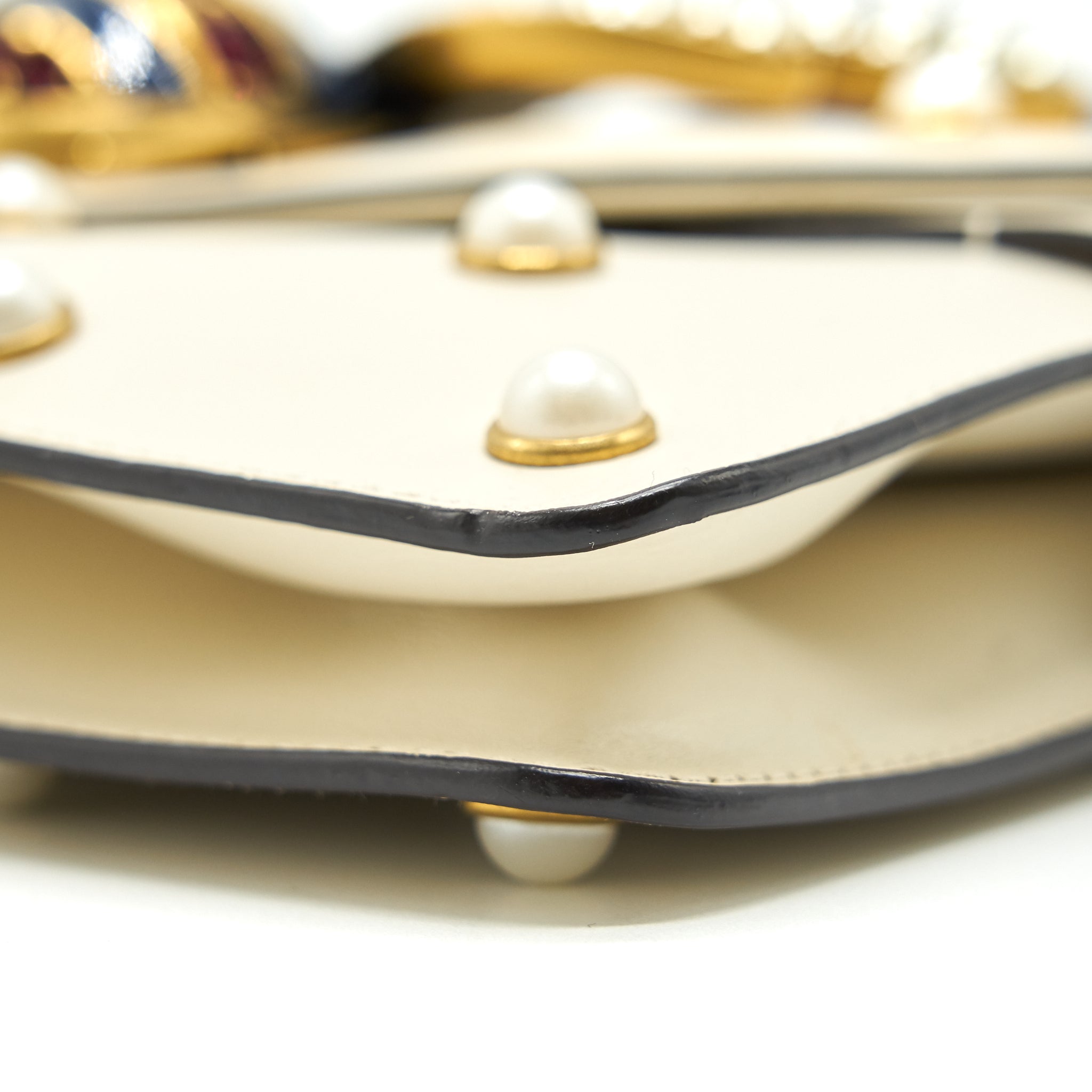GUCCI EMBELLISHED BROADWAY BEE BAG WHITE - Image 4