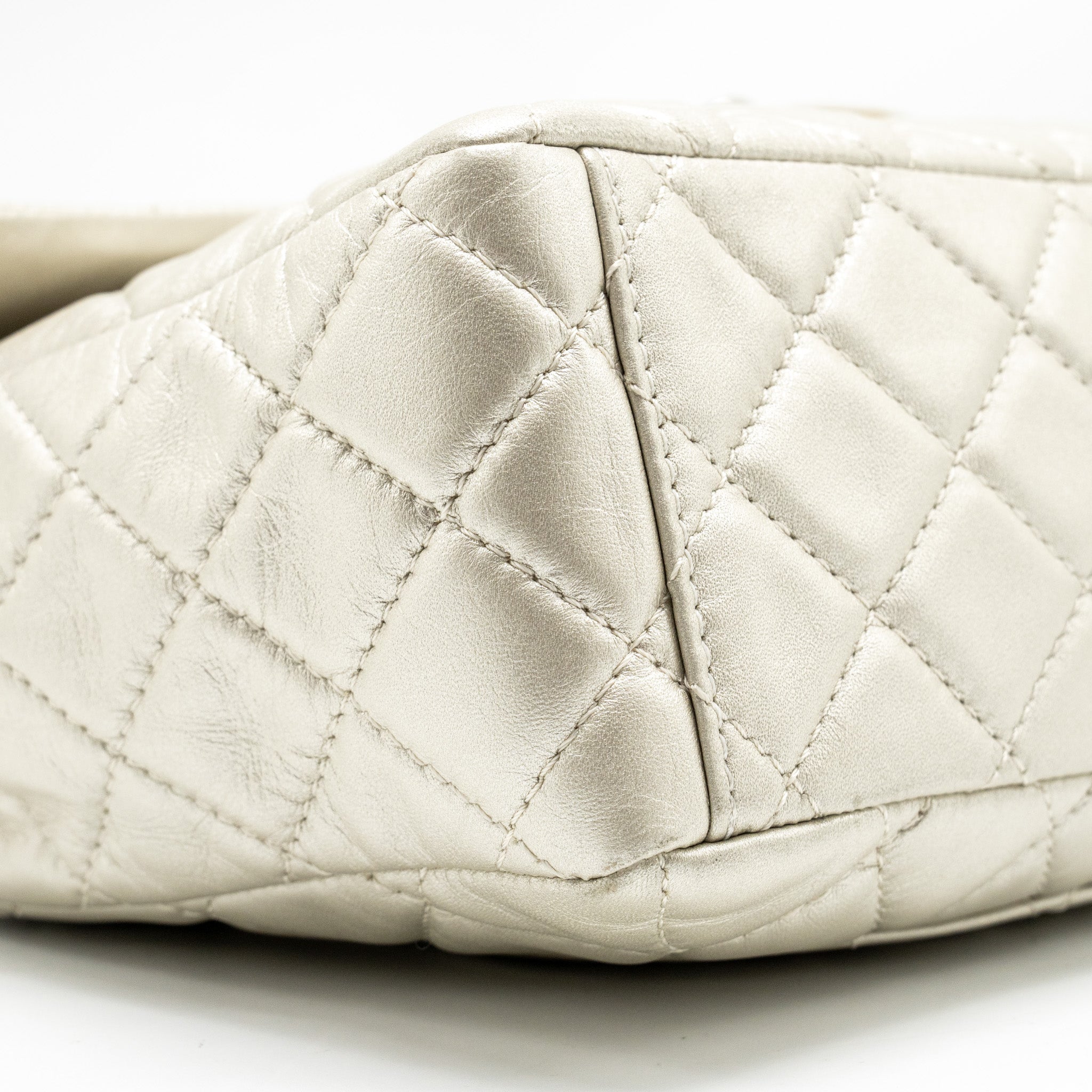 CHANEL CLASSIC QUILTED FLAP BAG LAMBSKIN METALLIC PALE GOLD SHW - Image 6