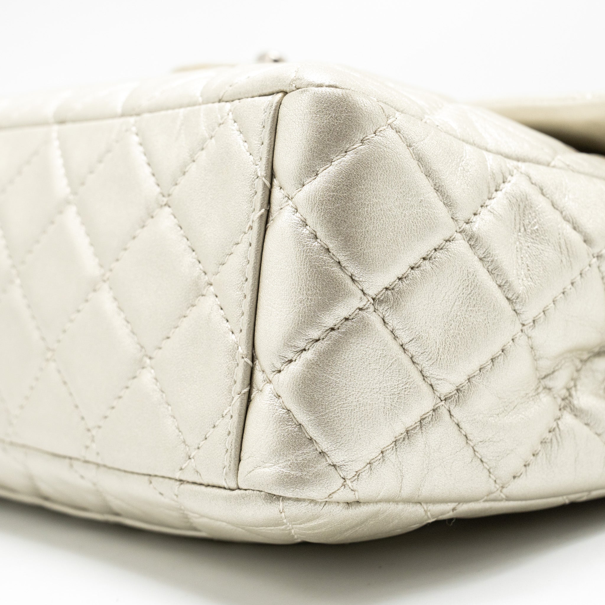 CHANEL CLASSIC QUILTED FLAP BAG LAMBSKIN METALLIC PALE GOLD SHW - Image 7