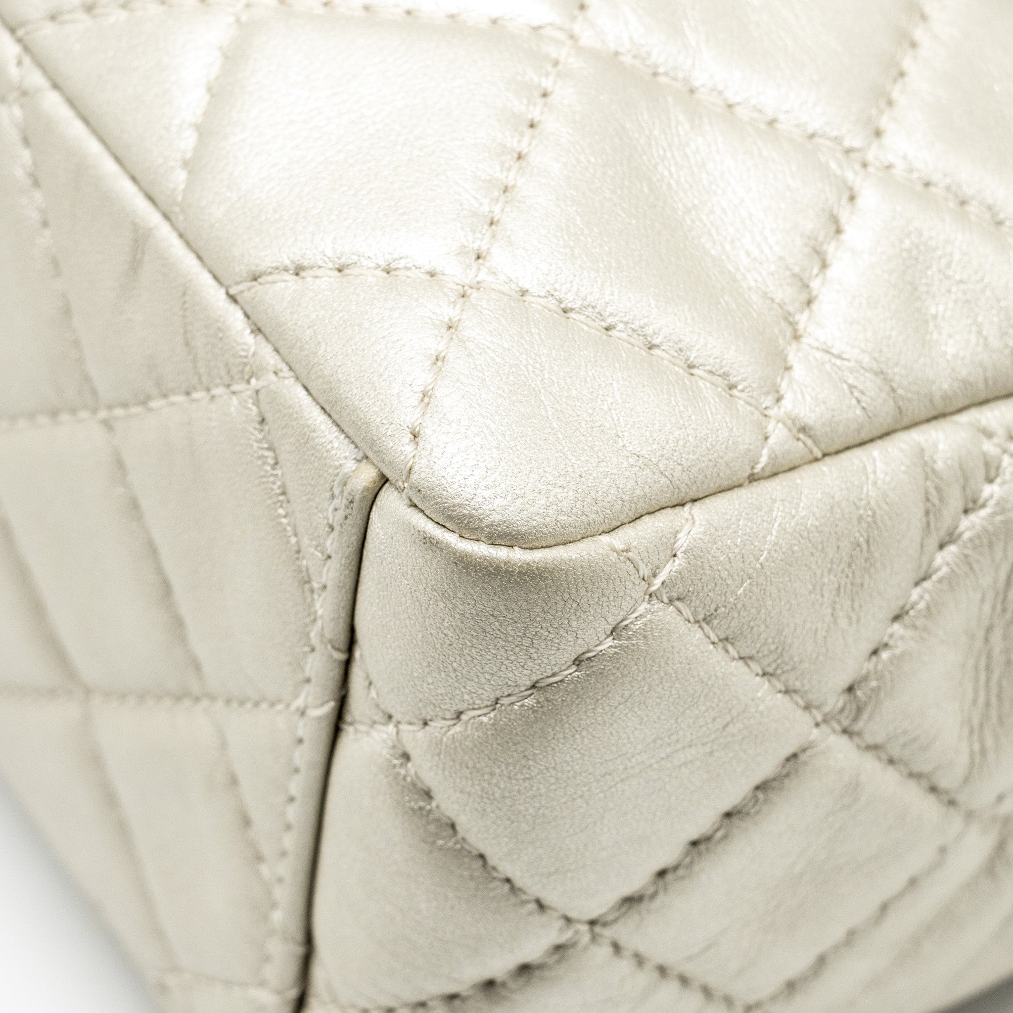CHANEL CLASSIC QUILTED FLAP BAG LAMBSKIN METALLIC PALE GOLD SHW - Image 9
