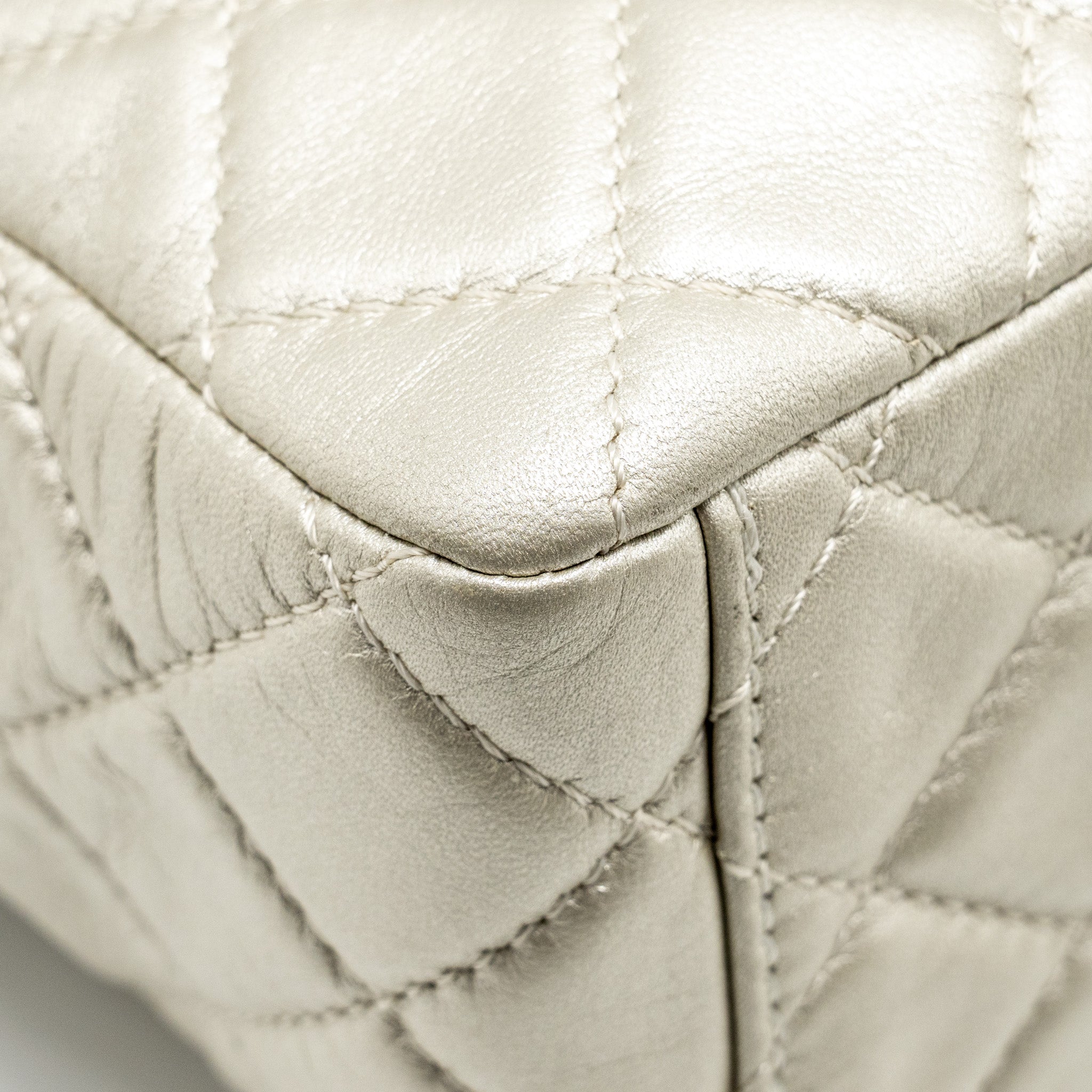CHANEL CLASSIC QUILTED FLAP BAG LAMBSKIN METALLIC PALE GOLD SHW - Image 8