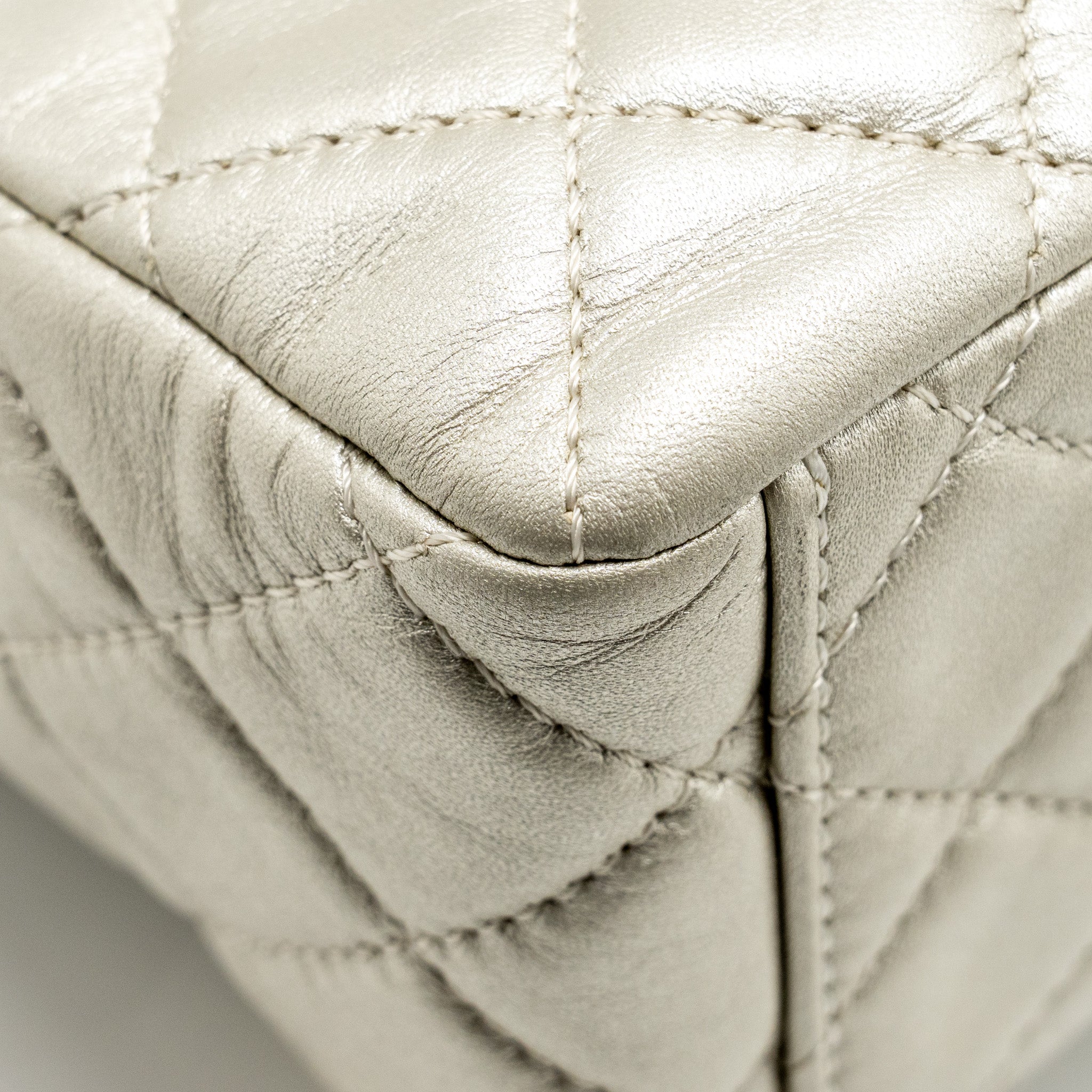 CHANEL CLASSIC QUILTED FLAP BAG LAMBSKIN METALLIC PALE GOLD SHW - Image 10