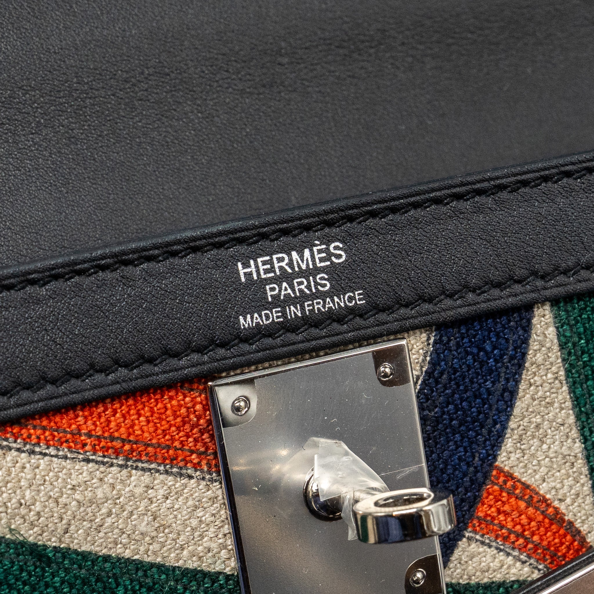 HERMES KELLY 32 LIMITED EDITION TOILE DE WASHED CANVAS / SWIFT LEATHER BLACK / CAVALCADOUR PRINT SHW - Image 17
