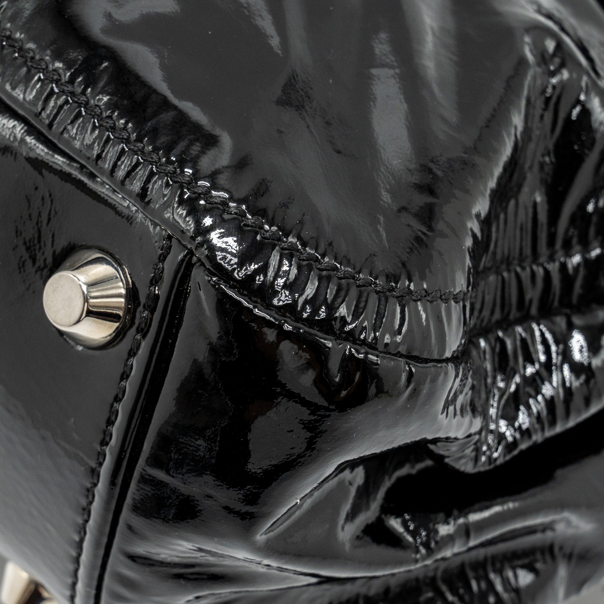 MIU MIU TURNLOCK TOTE BAG PATENT BLACK SHW - Image 9