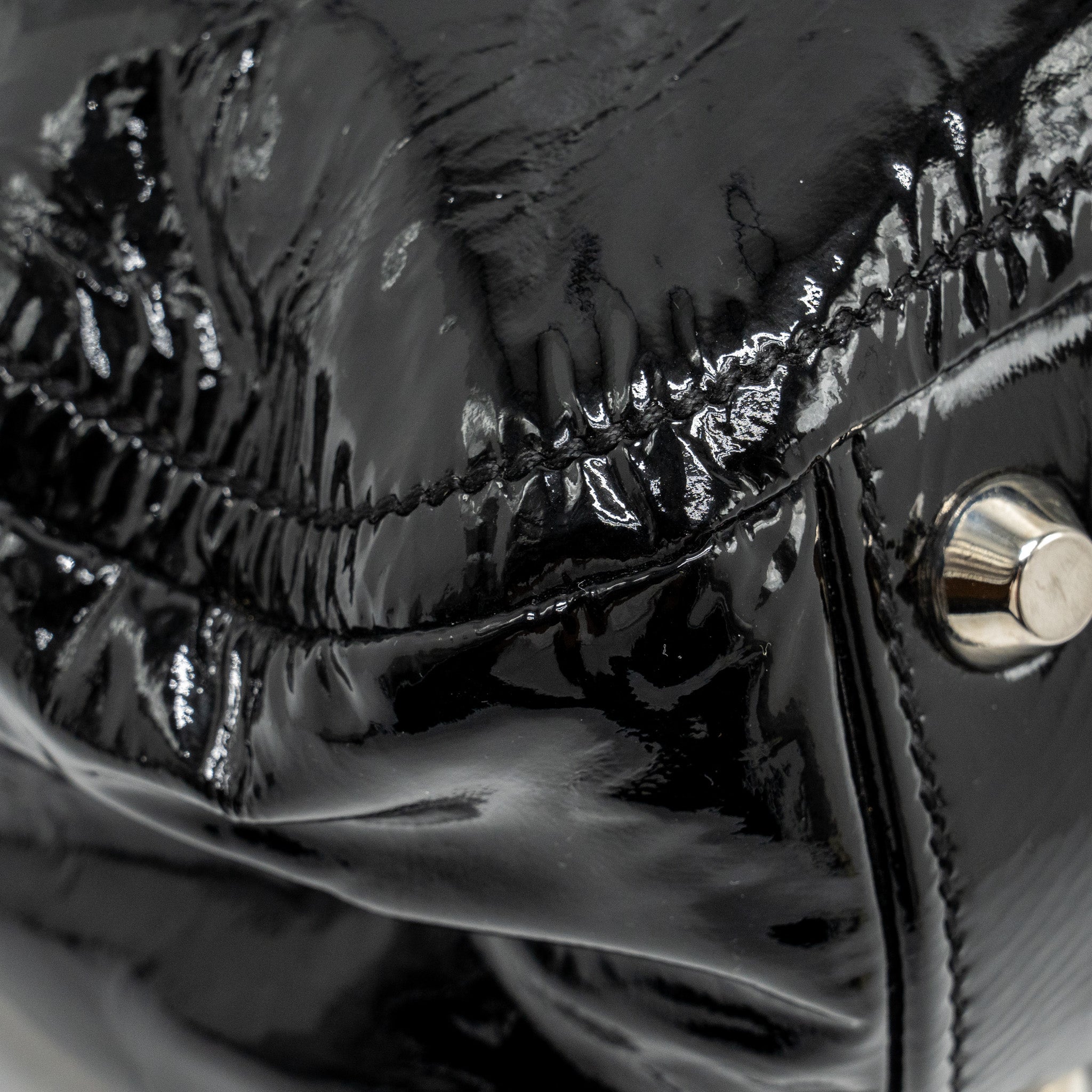MIU MIU TURNLOCK TOTE BAG PATENT BLACK SHW - Image 8