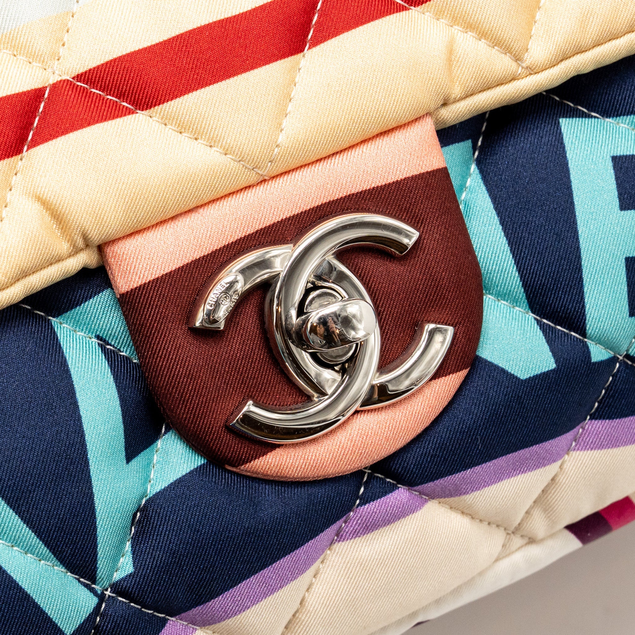 CHANEL LARGE QUILTED SINGLE FLAP BAG FABRIC MULTICOLOUR SHW - Image 12