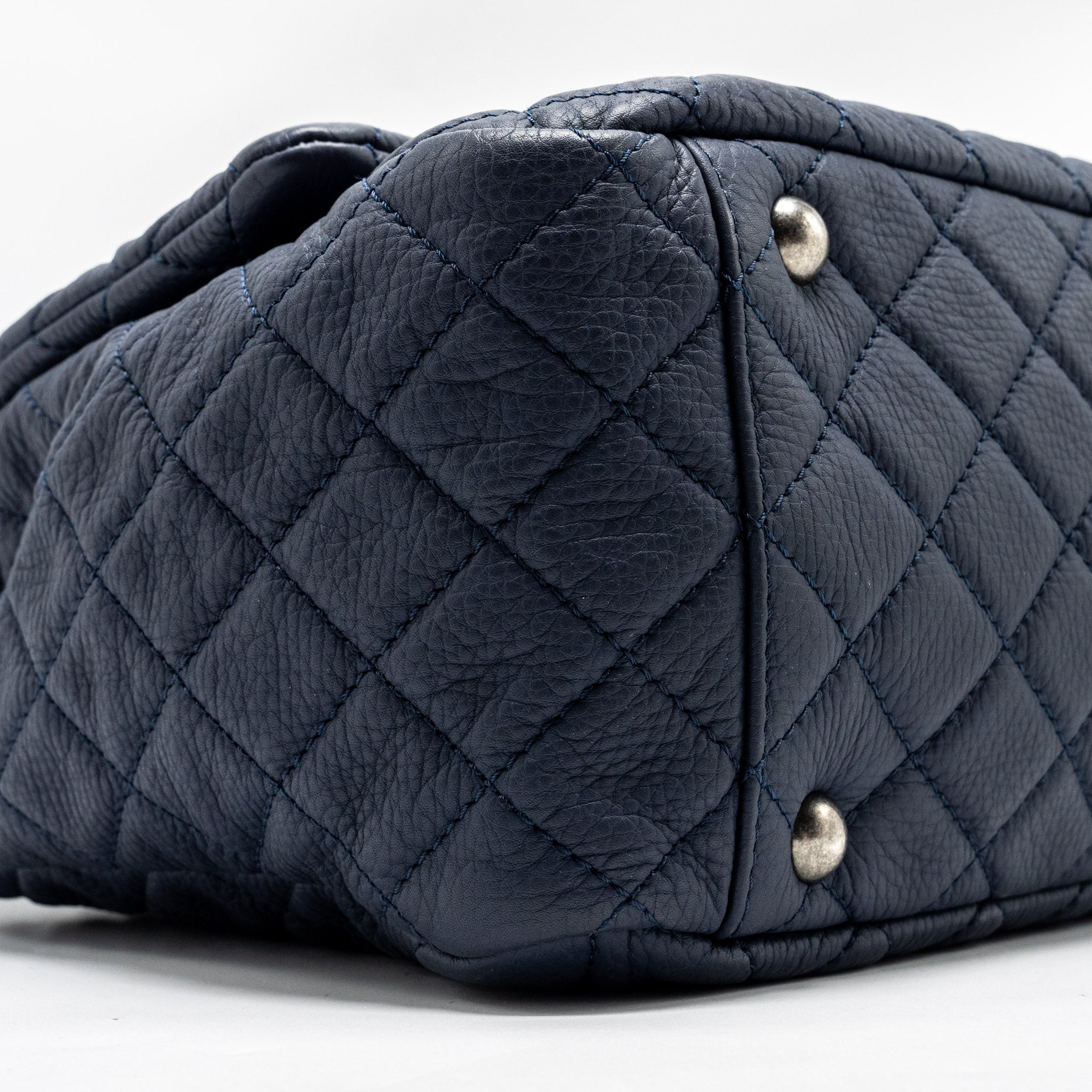 CHANEL XXL AIRLINE CLASSIC FLAP BAG GRAINED CALFSKIN DARK BLUE RUTHENIUM HARDWARE - Image 6