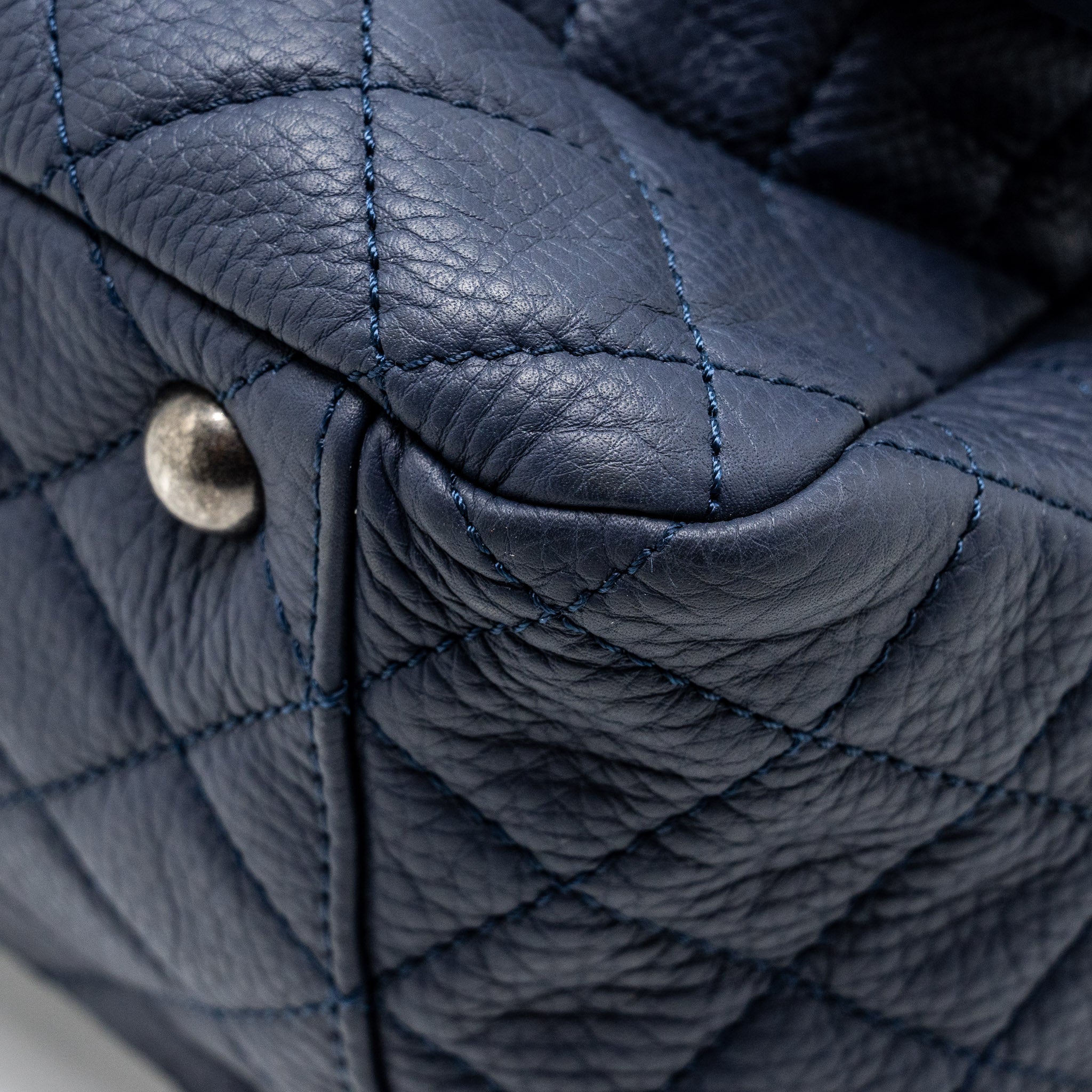 CHANEL XXL AIRLINE CLASSIC FLAP BAG GRAINED CALFSKIN DARK BLUE RUTHENIUM HARDWARE - Image 9