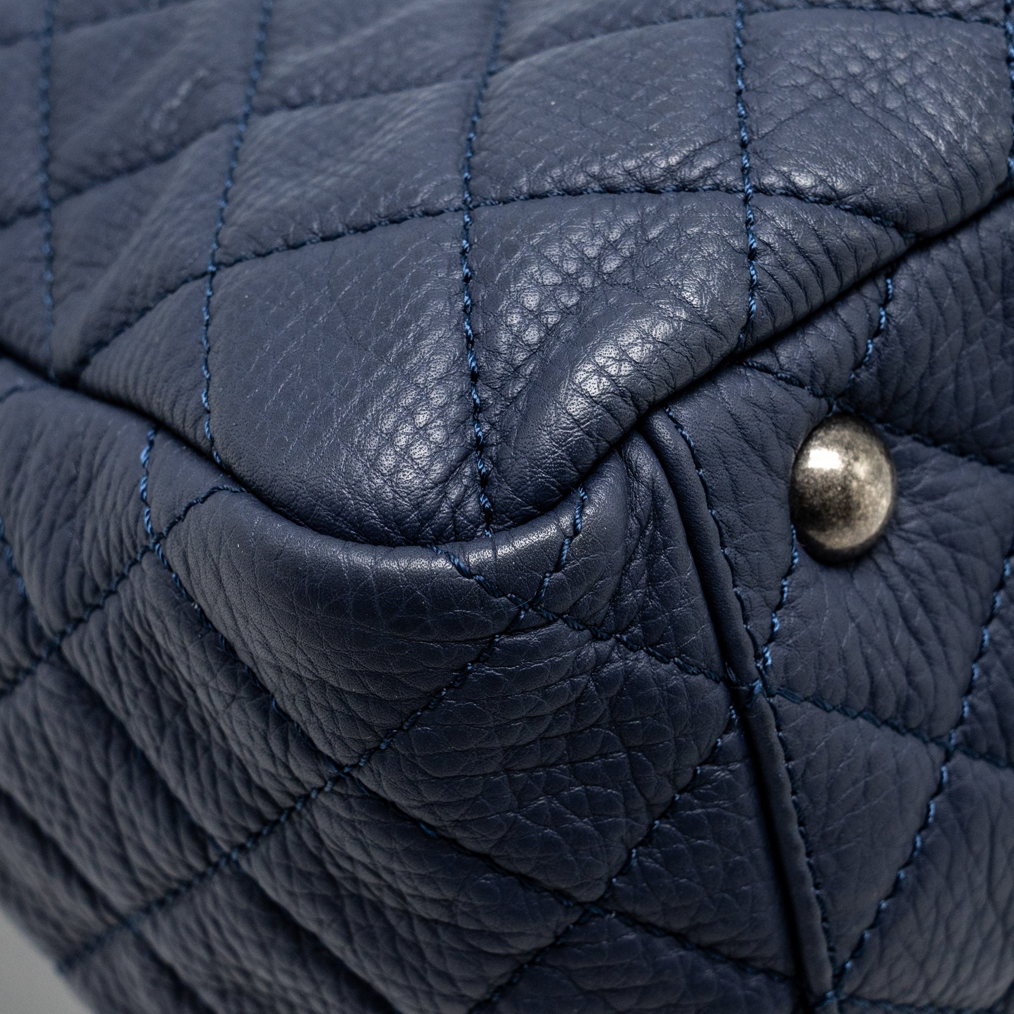 CHANEL XXL AIRLINE CLASSIC FLAP BAG GRAINED CALFSKIN DARK BLUE RUTHENIUM HARDWARE - Image 10