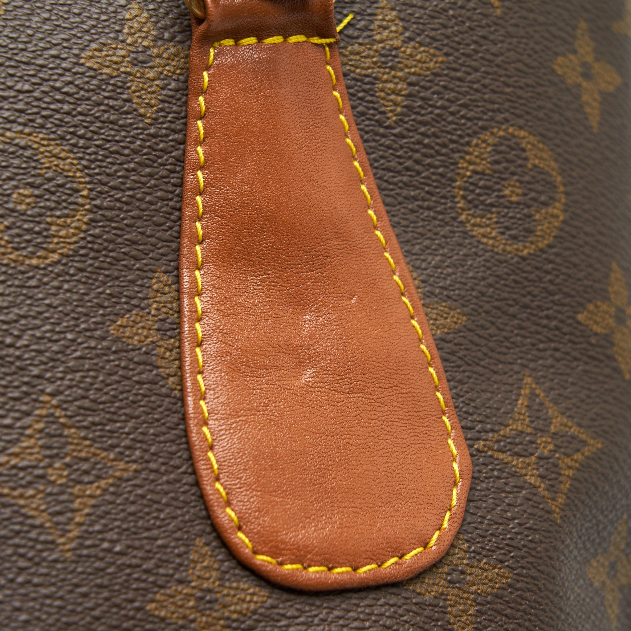 LOUIS VUITTON VINTAGE LIMITED BUCKET BAG WITH MINI POUCH - Image 10