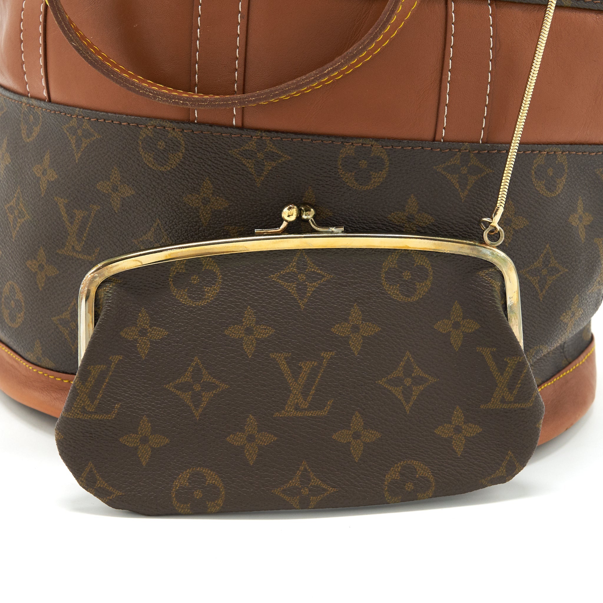 LOUIS VUITTON VINTAGE LIMITED BUCKET BAG WITH MINI POUCH - Image 14