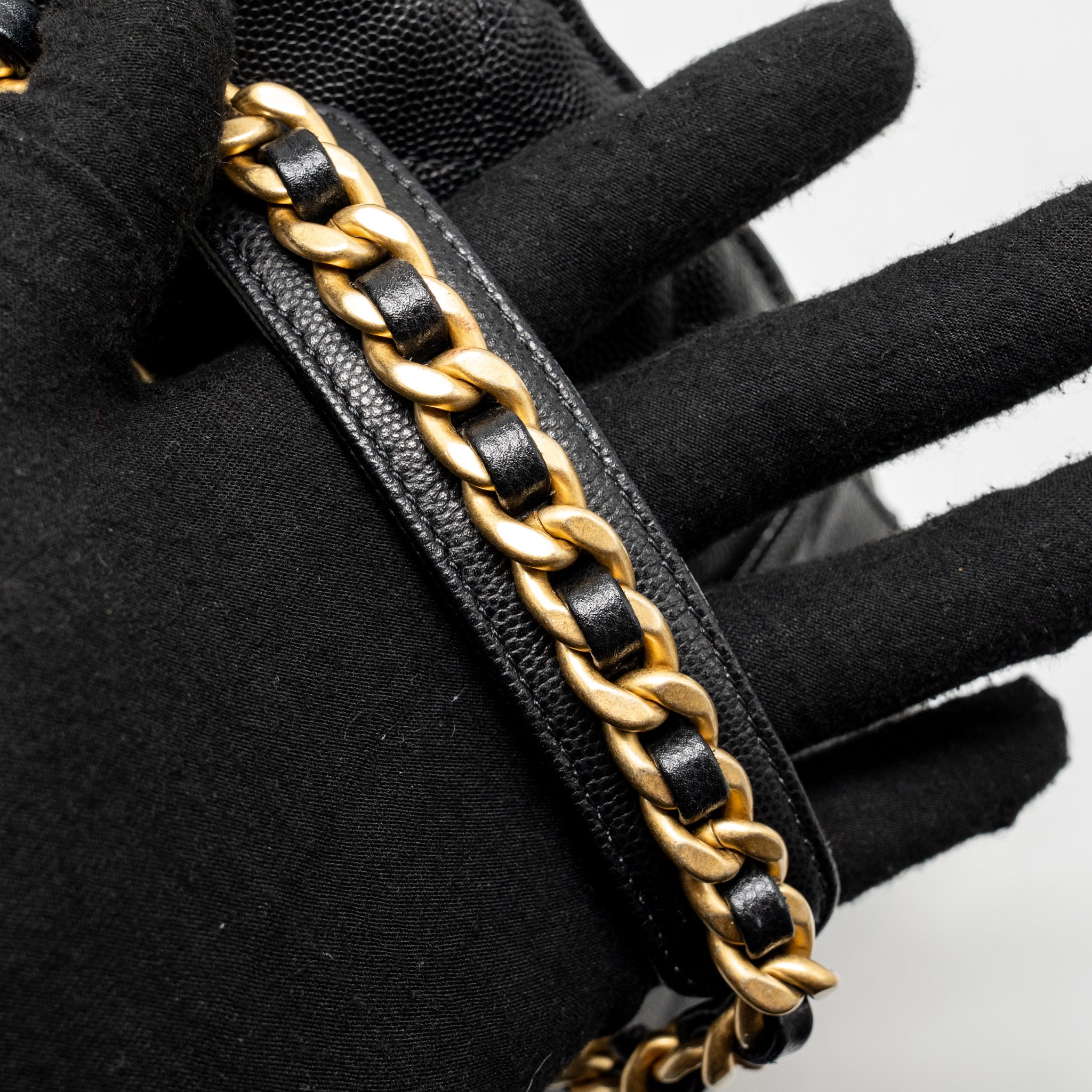 CHANEL 25 MEDIUM CAVIAR BLACK GHW (MICROCHIP) - Image 17