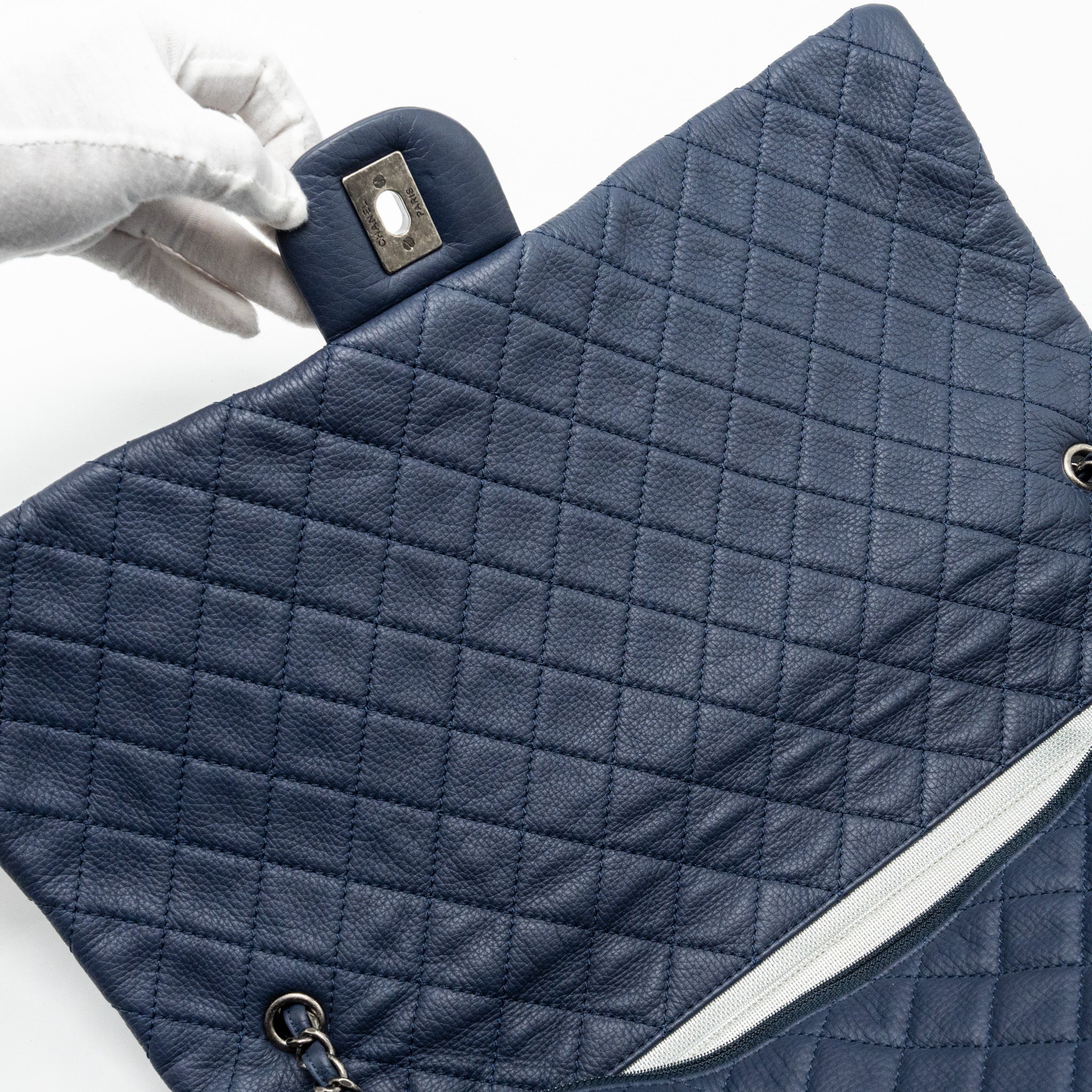 CHANEL XXL AIRLINE CLASSIC FLAP BAG GRAINED CALFSKIN DARK BLUE RUTHENIUM HARDWARE - Image 15