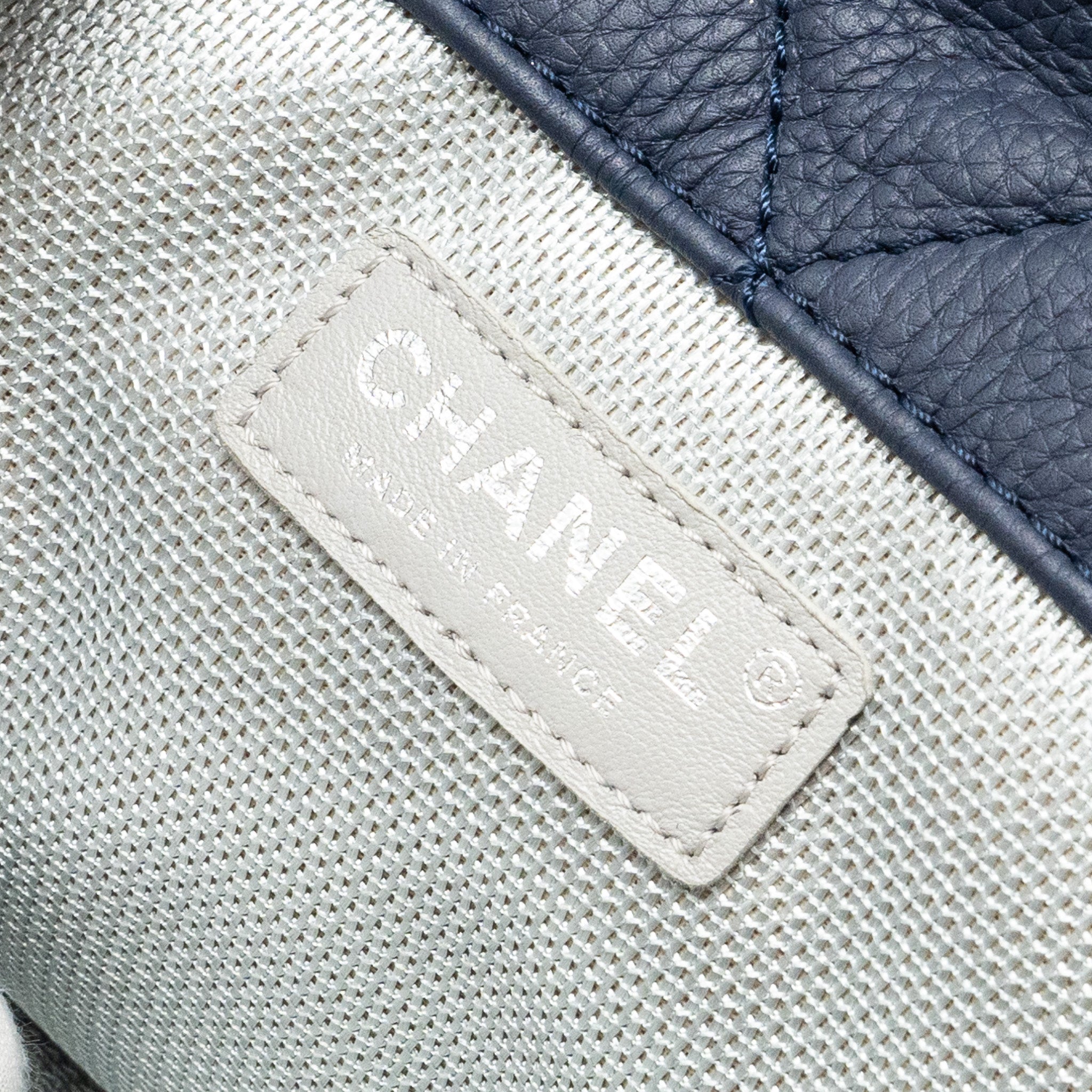 CHANEL XXL AIRLINE CLASSIC FLAP BAG GRAINED CALFSKIN DARK BLUE RUTHENIUM HARDWARE - Image 17