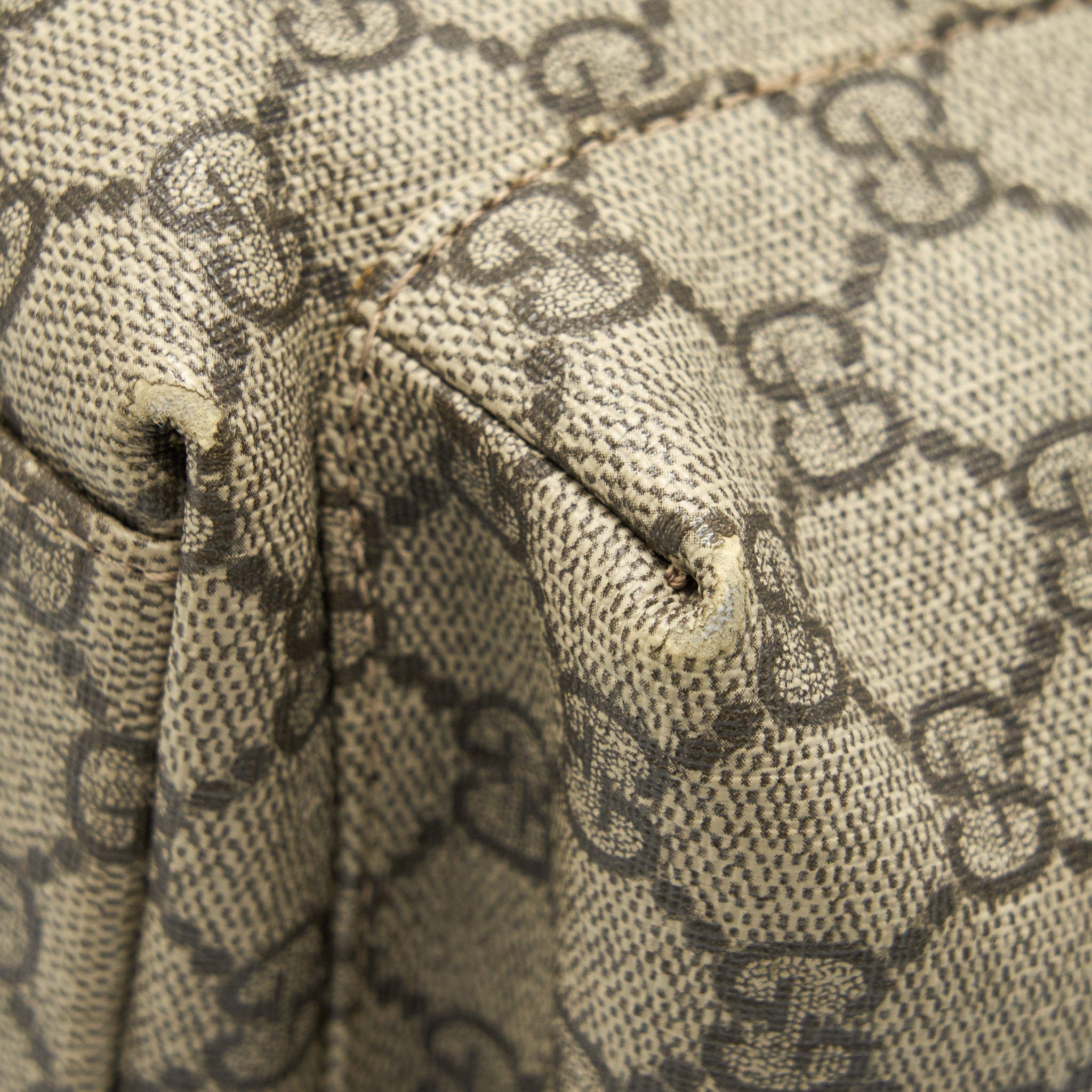 GUCCI GG SUPREME CANVAS DIAPER BAG - Image 9