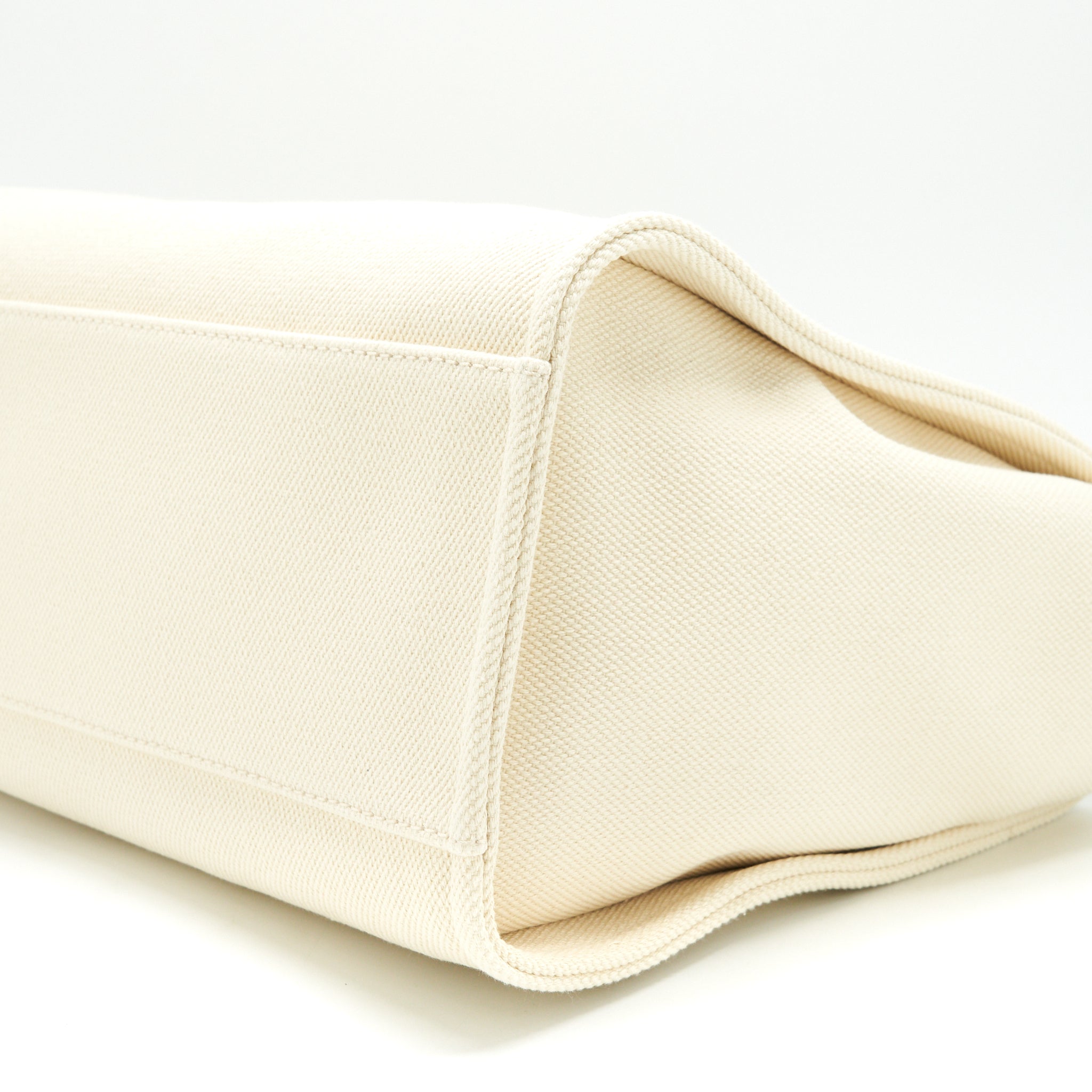 CHANEL DEAUVILLE TOTE BAG IN CREAMY WHITE/ BEIGE GHW - Image 8