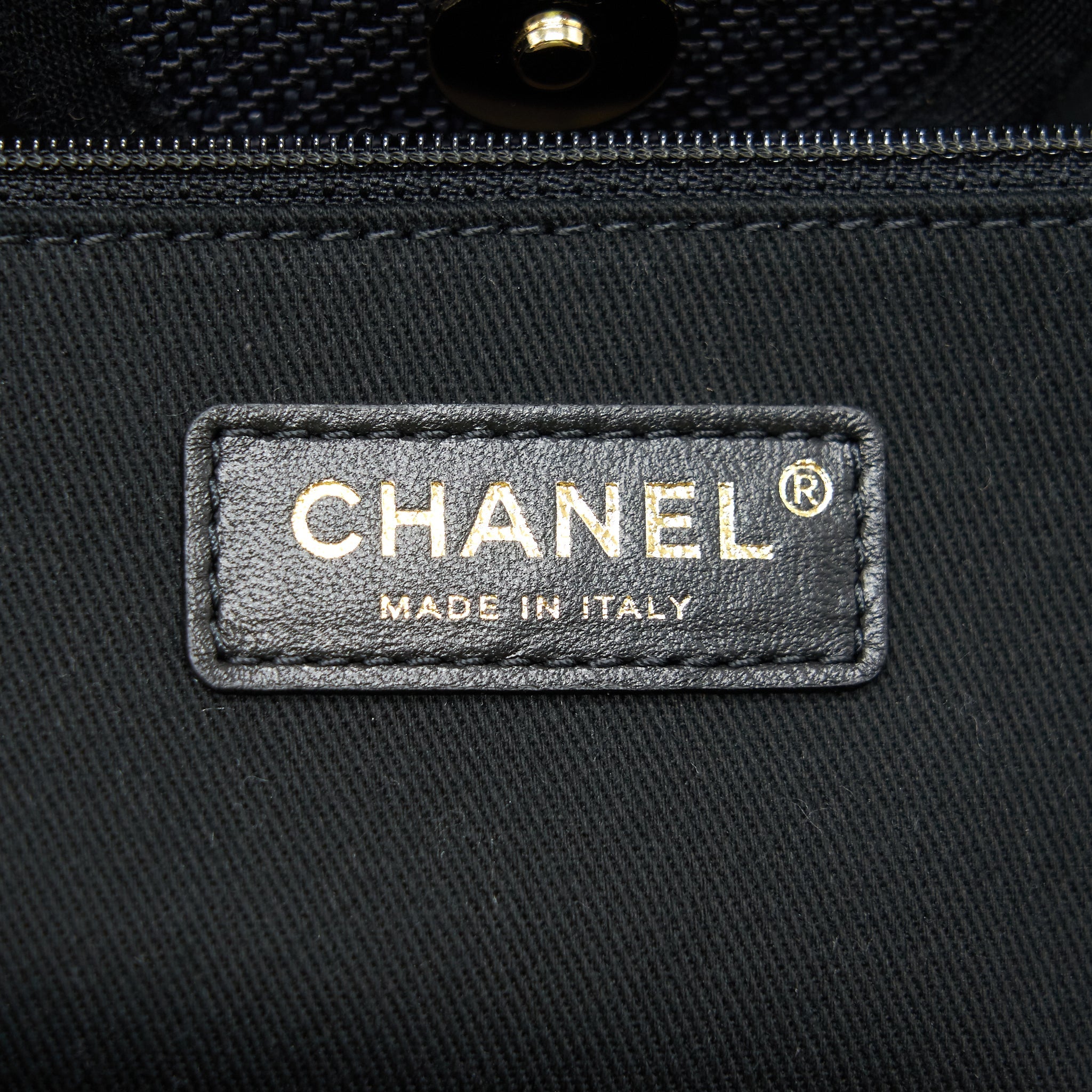 CHANEL MEDIUM DEAUVILLE TOTE IN BLACK GHW - Image 9
